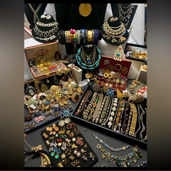 CHANEL Jewelry - ⚜️3 LB Gold Silver tone Jewelry Extravaganza Lot| Vintage Mod Statement Bulk ⚜️